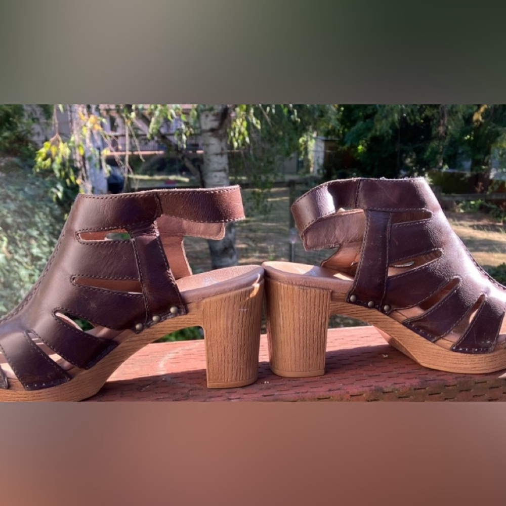 Dansko  Dark Brown Leather Sandals size 38